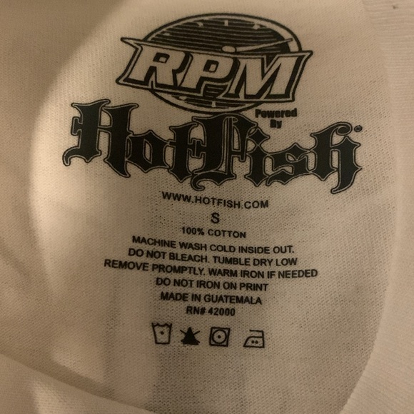 ⛱️Summer clean-out! 🌞 NWOT white shark tee, size small - Picture 5 of 5